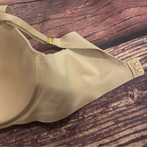 Victoria’s Secret Nude Bra lightly lined 32D - Picture 4 of 5